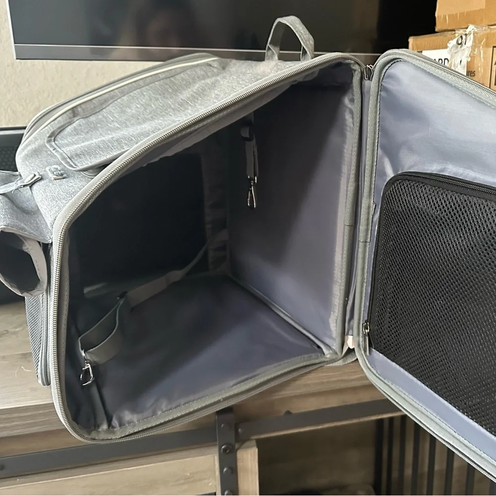 Dog bag is also suitable for the car. It's totally new, with label and plastic.